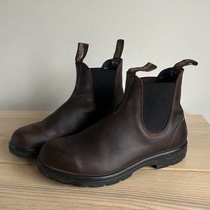 Blundstone Women’s Classics Chelsea Boot Antique Brown 9 US